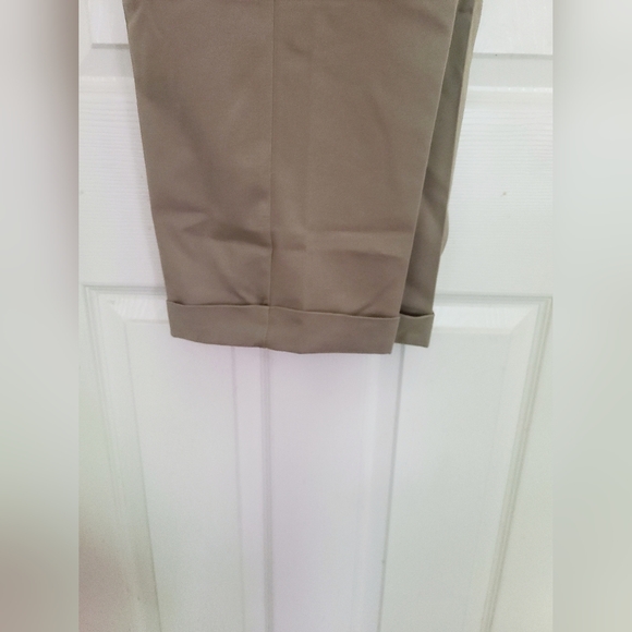 Dockers Khaki Pants Mens Size 40x30 Tan Pocket Pleated Front Relaxed Comfort Fit - Picture 8 of 9